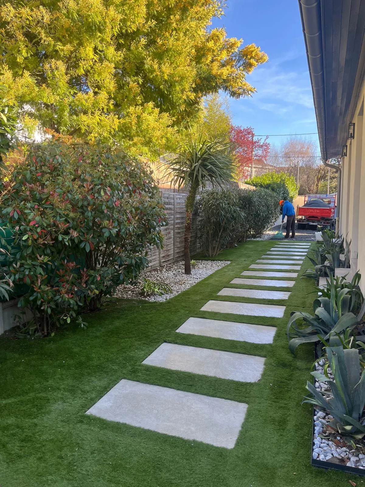 Réalisation paysagiste Lyon INNOVA — Allée paysagère finalisée